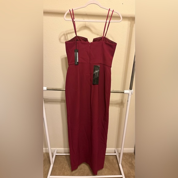 BCBGMAXAZRIA
Notched Strapless Gown - Picture 5 of 12